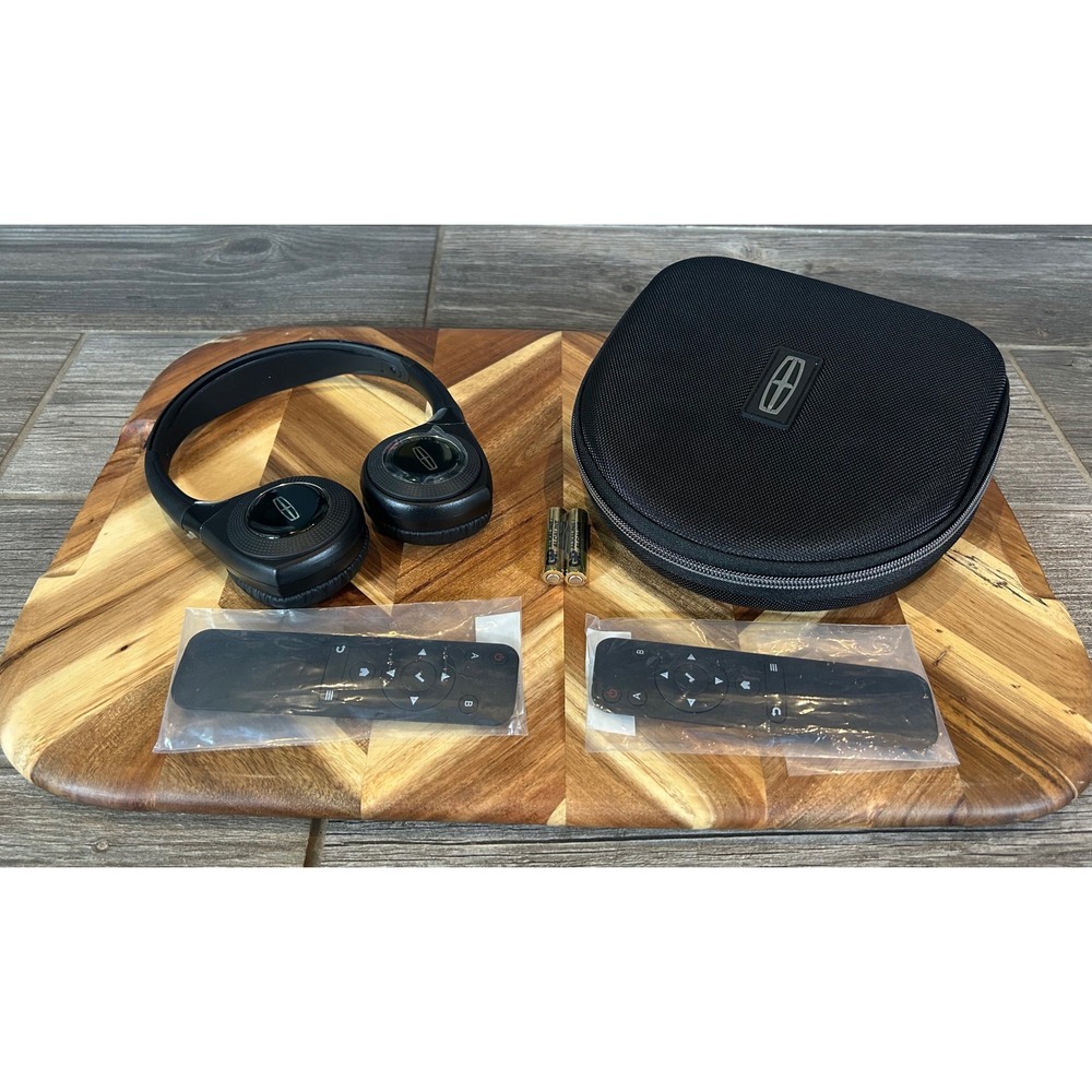Lincoln OEM Rear Entertainment Headphones Remotes Case 500116 Open Box Unused